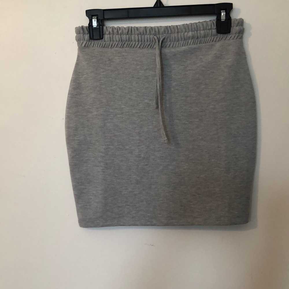 Asos desing skirt size 4 gray‎ color
